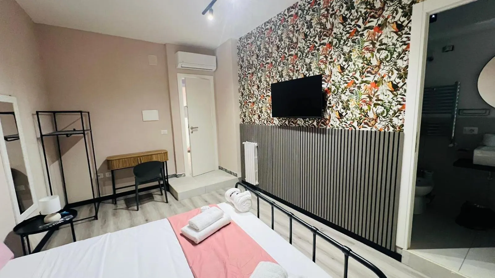 Flower Rooms Naples 0*,  Italy