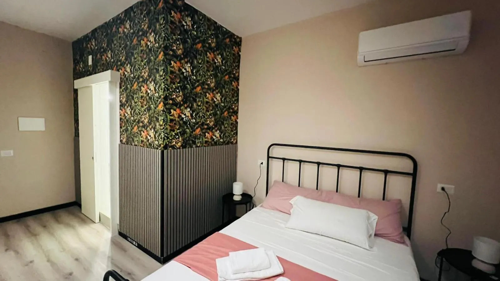 Guest house Flower Rooms Naples Italy